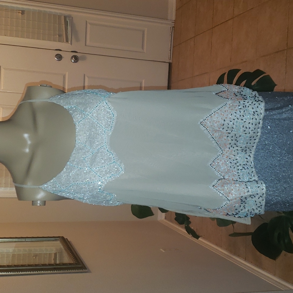 BKE boutique L intricately beaded scoopneck & bottom racerback spaghettistrap